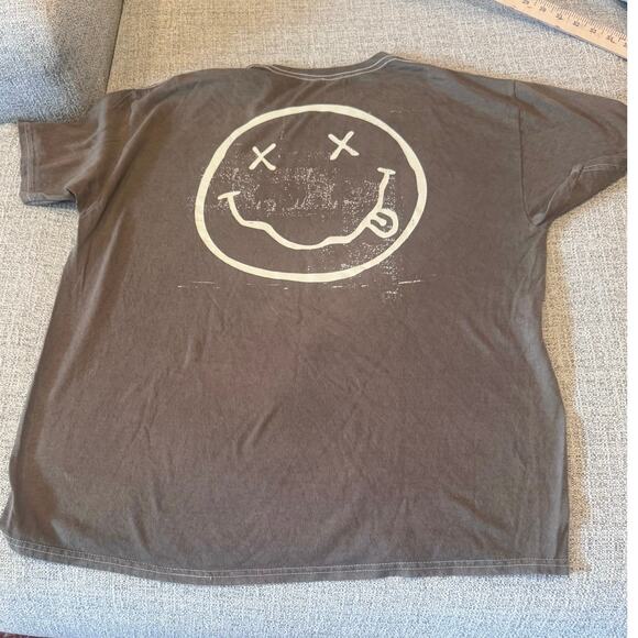 Nirvana Brown Short Sleeve Grunge Band T-Shirt Smiley Face on Back Size XL - Picture 6 of 7